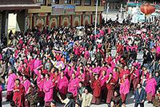 Monks from Labrang monastery protesting in Amdo